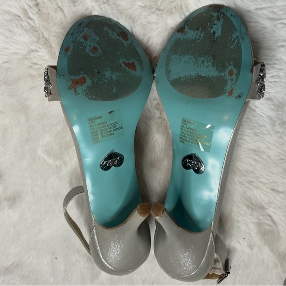 Betsey Johnson Wedding Shoes Size 10 Bridal Rhinestone Pearl Embellished - Picture 6 of 12